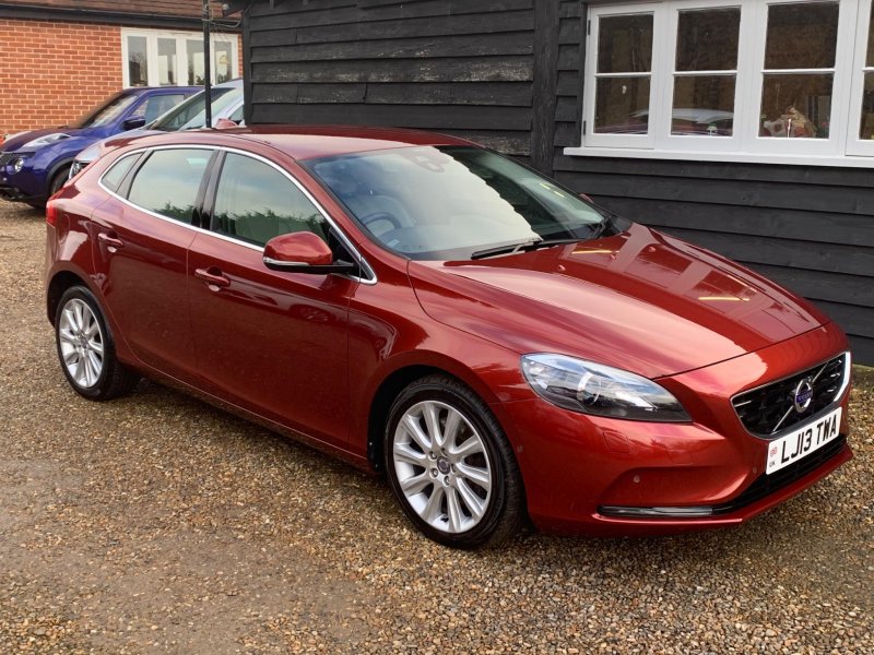 VOLVO V40