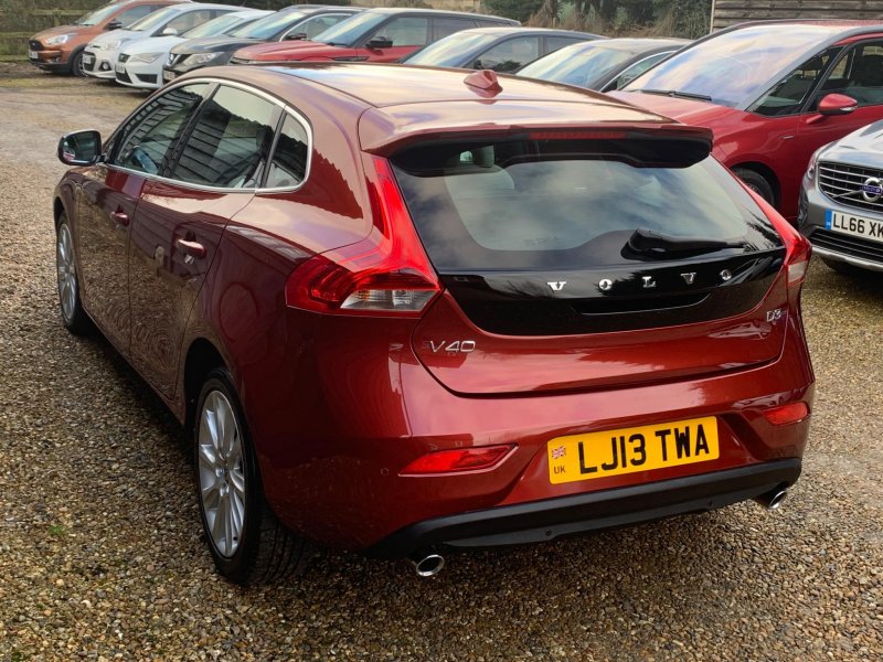 VOLVO V40