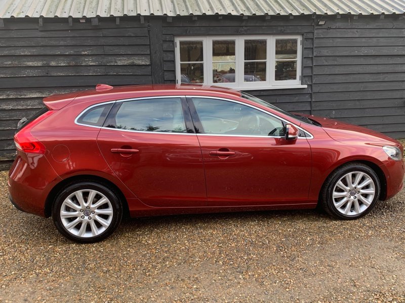 VOLVO V40