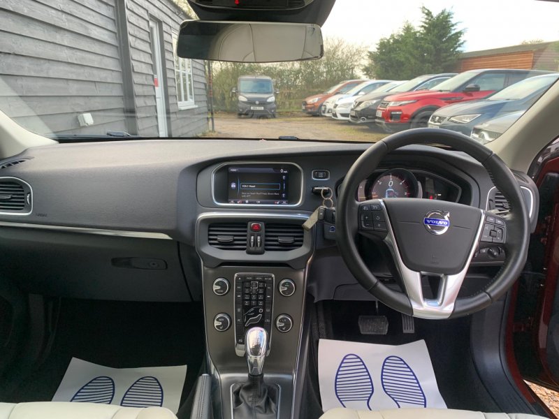 VOLVO V40