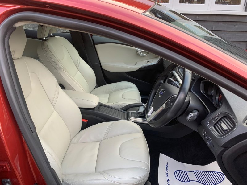 VOLVO V40