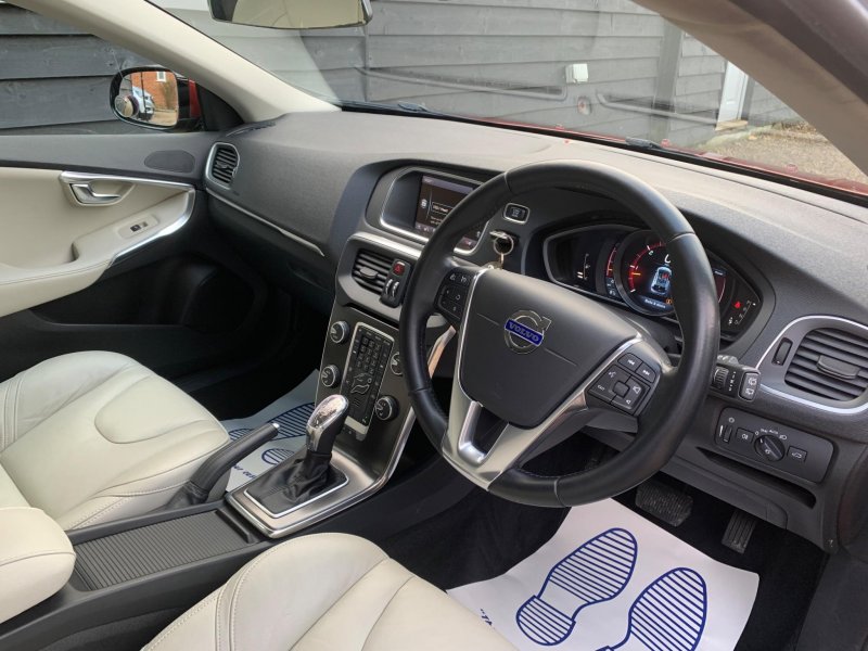 VOLVO V40