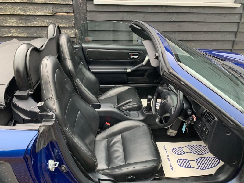 TOYOTA MR2