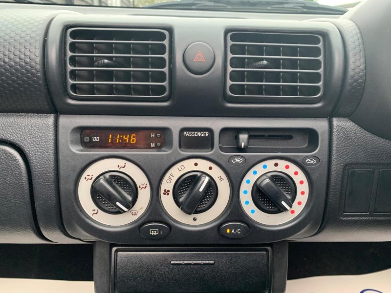 TOYOTA MR2