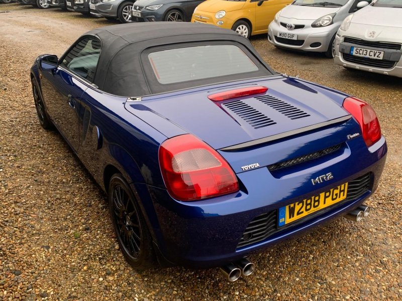 TOYOTA MR2