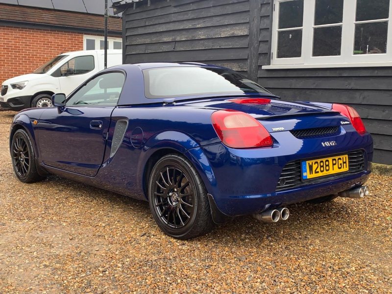 TOYOTA MR2