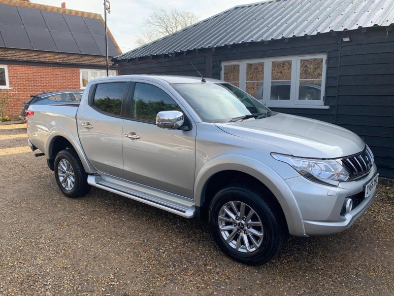 MITSUBISHI L200