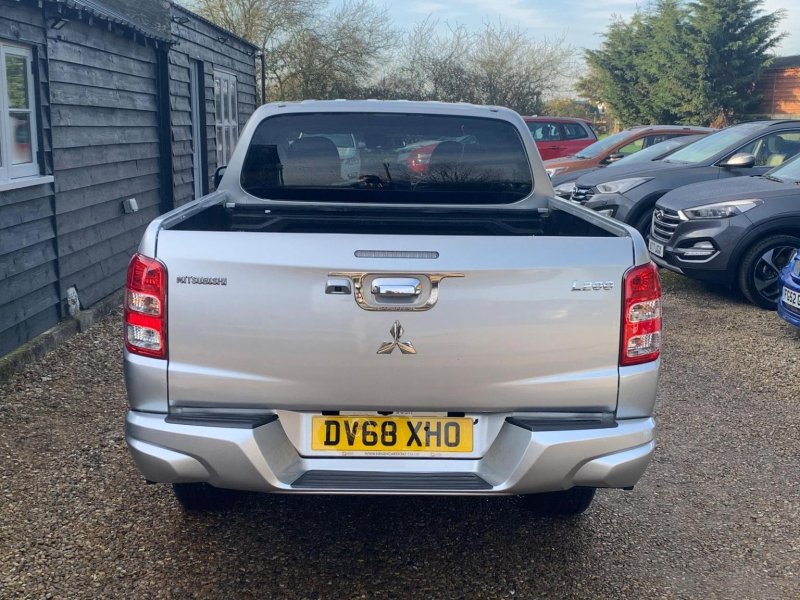 MITSUBISHI L200